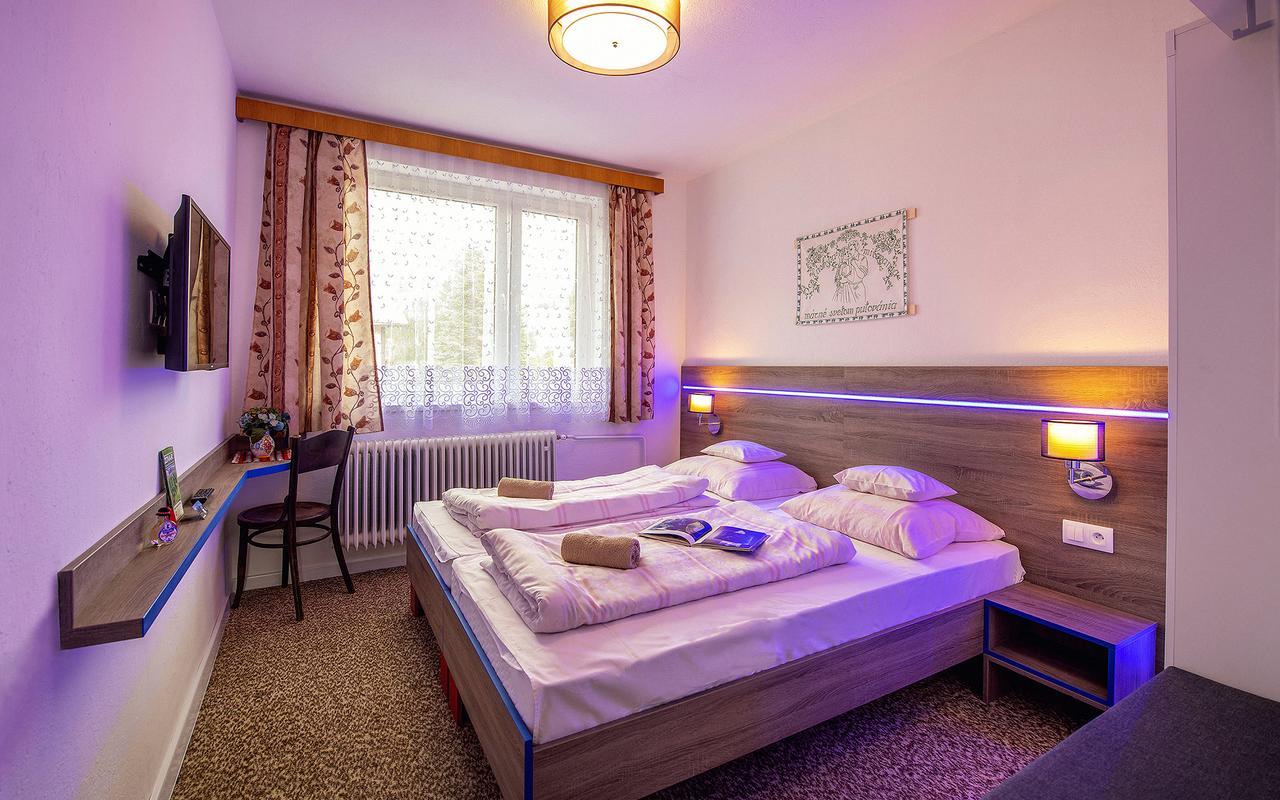 Guesthouse Cyprian ชเดียร์ ภายนอก รูปภาพ