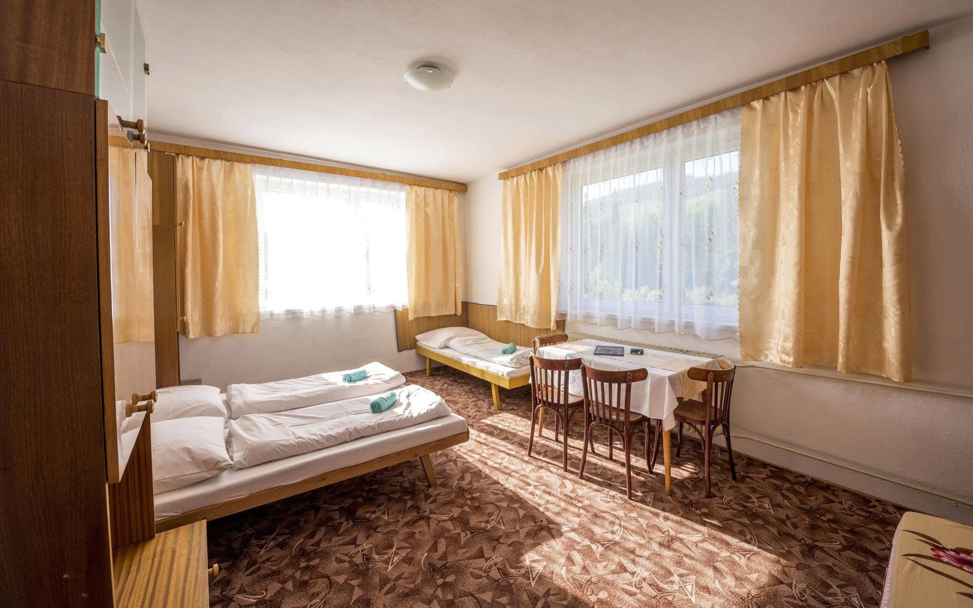 Guesthouse Cyprian ชเดียร์ ภายนอก รูปภาพ