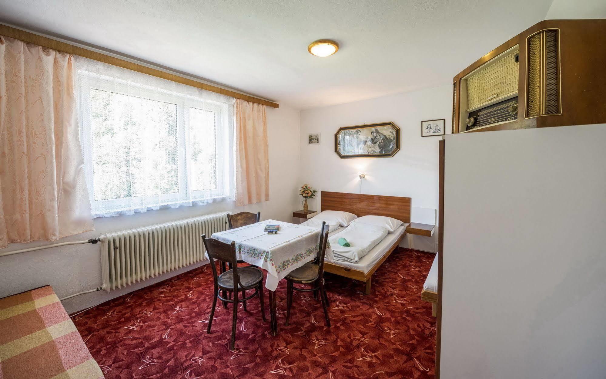 Guesthouse Cyprian ชเดียร์ ภายนอก รูปภาพ